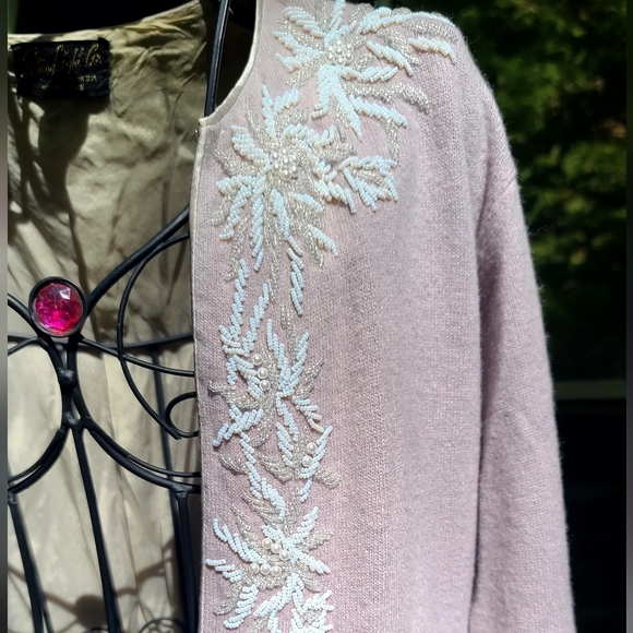 🎉HOST PICK🎊Star Light Co. Vintage lavender embroidered & lined sweater szS - Picture 2 of 13